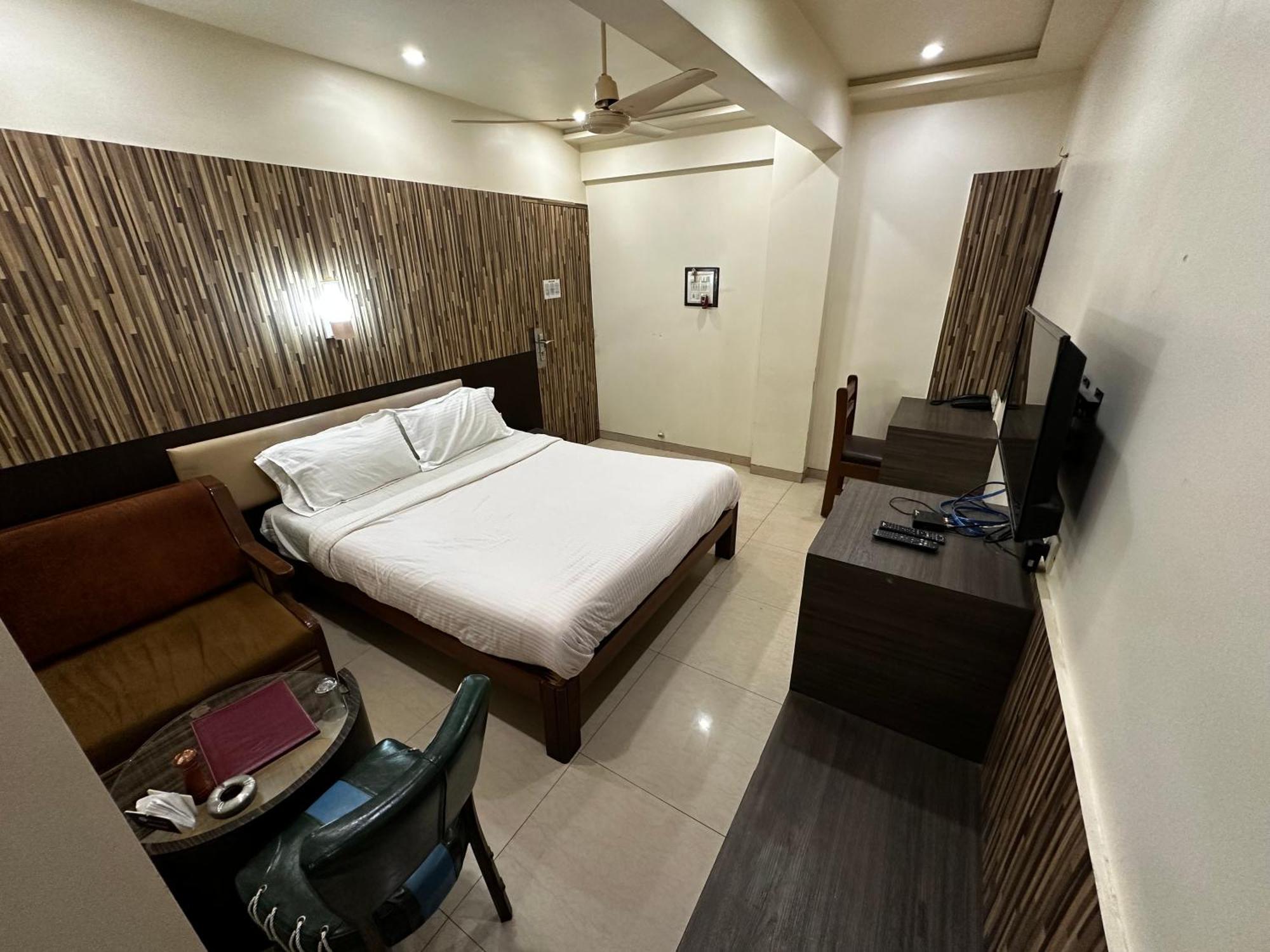 The Saffron Suites Sasupāda Exteriér fotografie