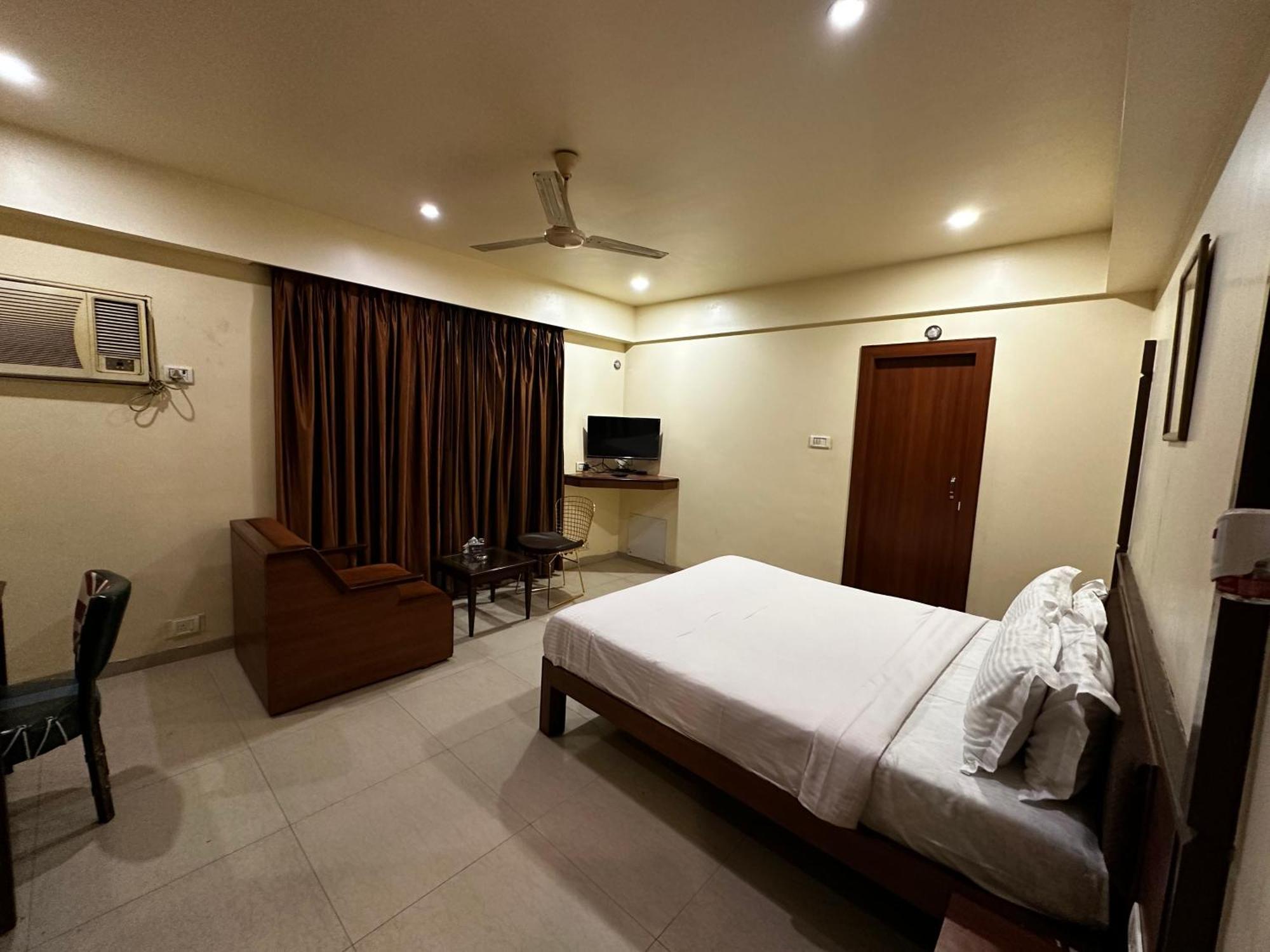 The Saffron Suites Sasupāda Exteriér fotografie