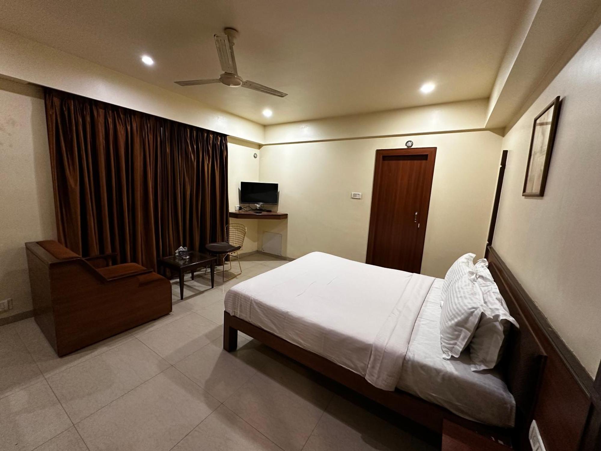 The Saffron Suites Sasupāda Exteriér fotografie