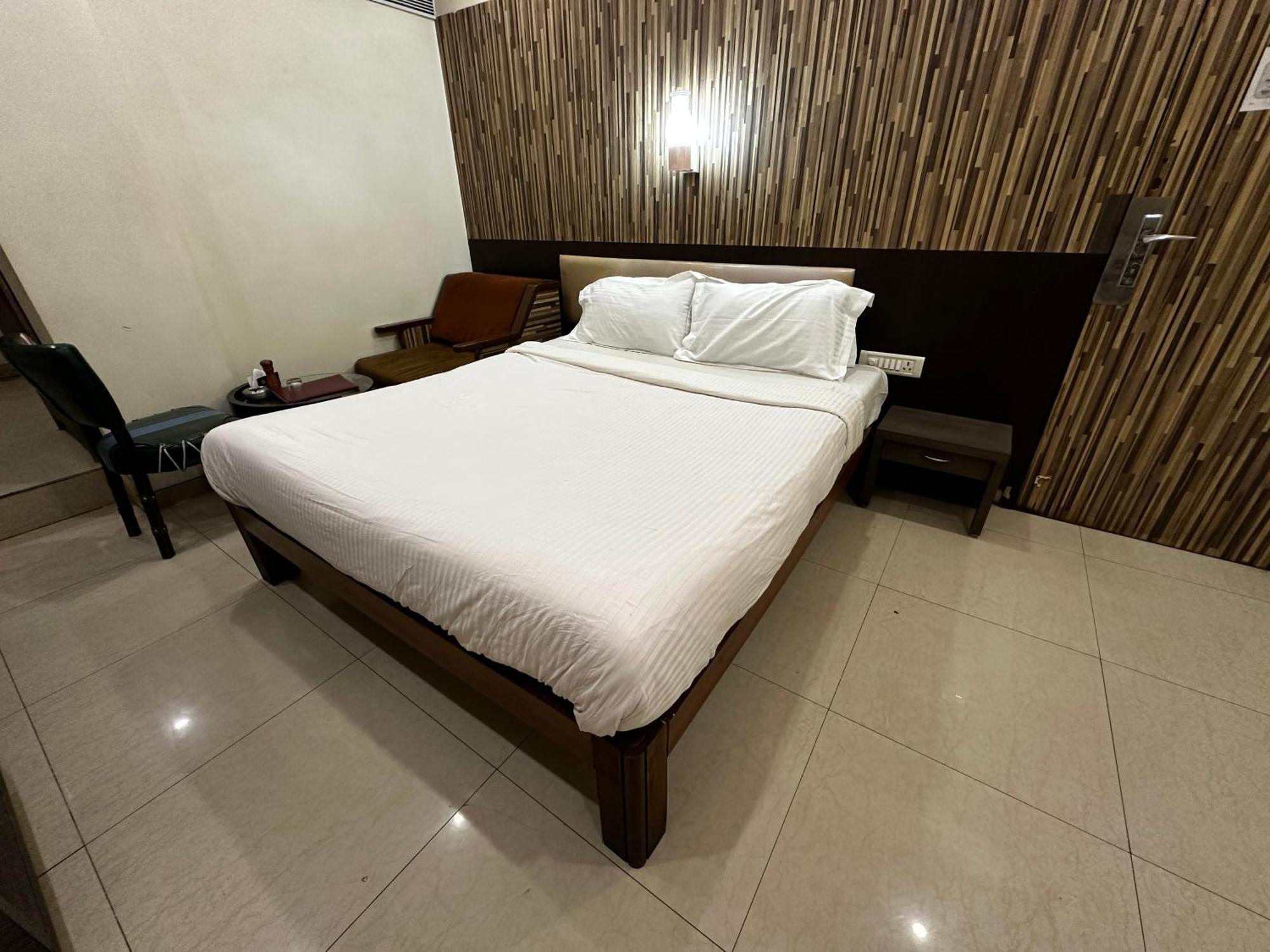 The Saffron Suites Sasupāda Exteriér fotografie
