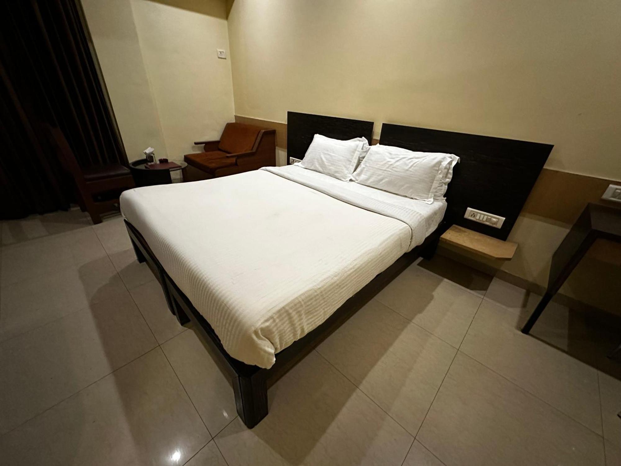The Saffron Suites Sasupāda Exteriér fotografie