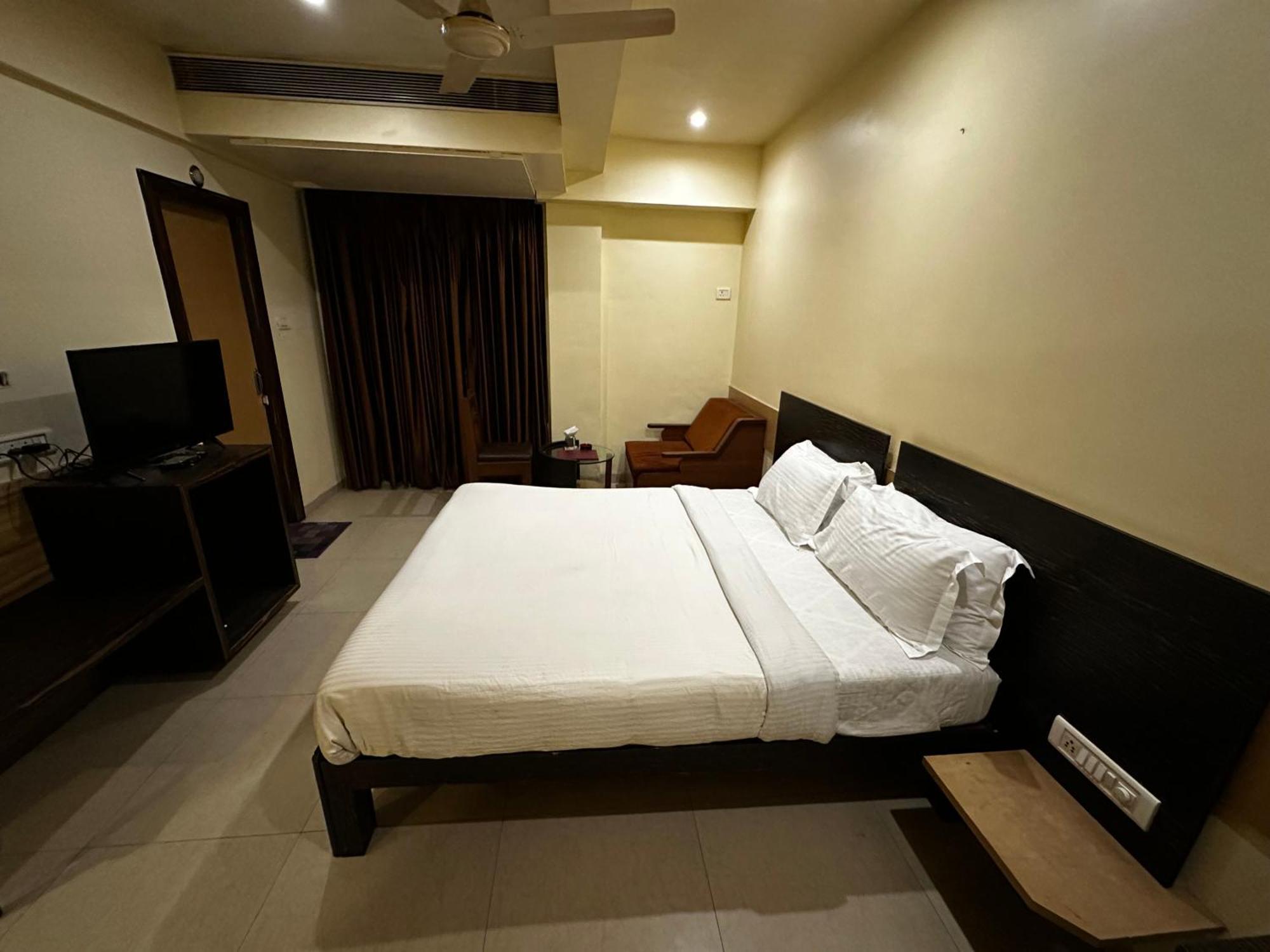 The Saffron Suites Sasupāda Exteriér fotografie
