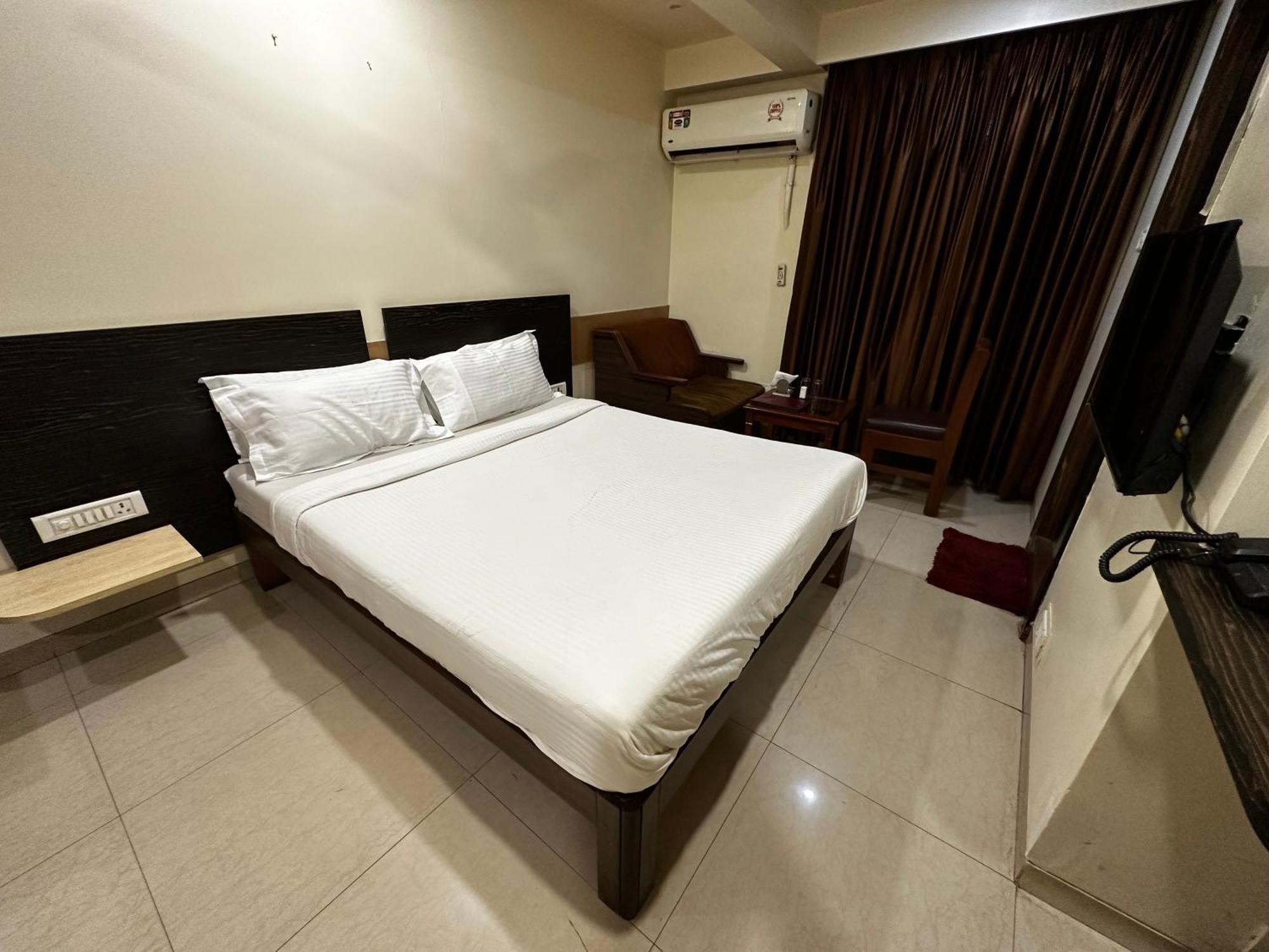 The Saffron Suites Sasupāda Exteriér fotografie
