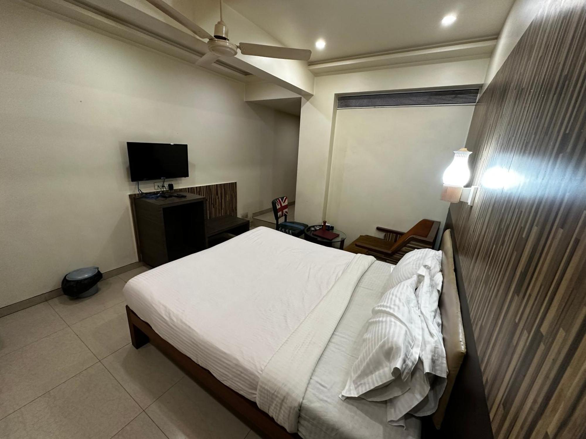 The Saffron Suites Sasupāda Exteriér fotografie