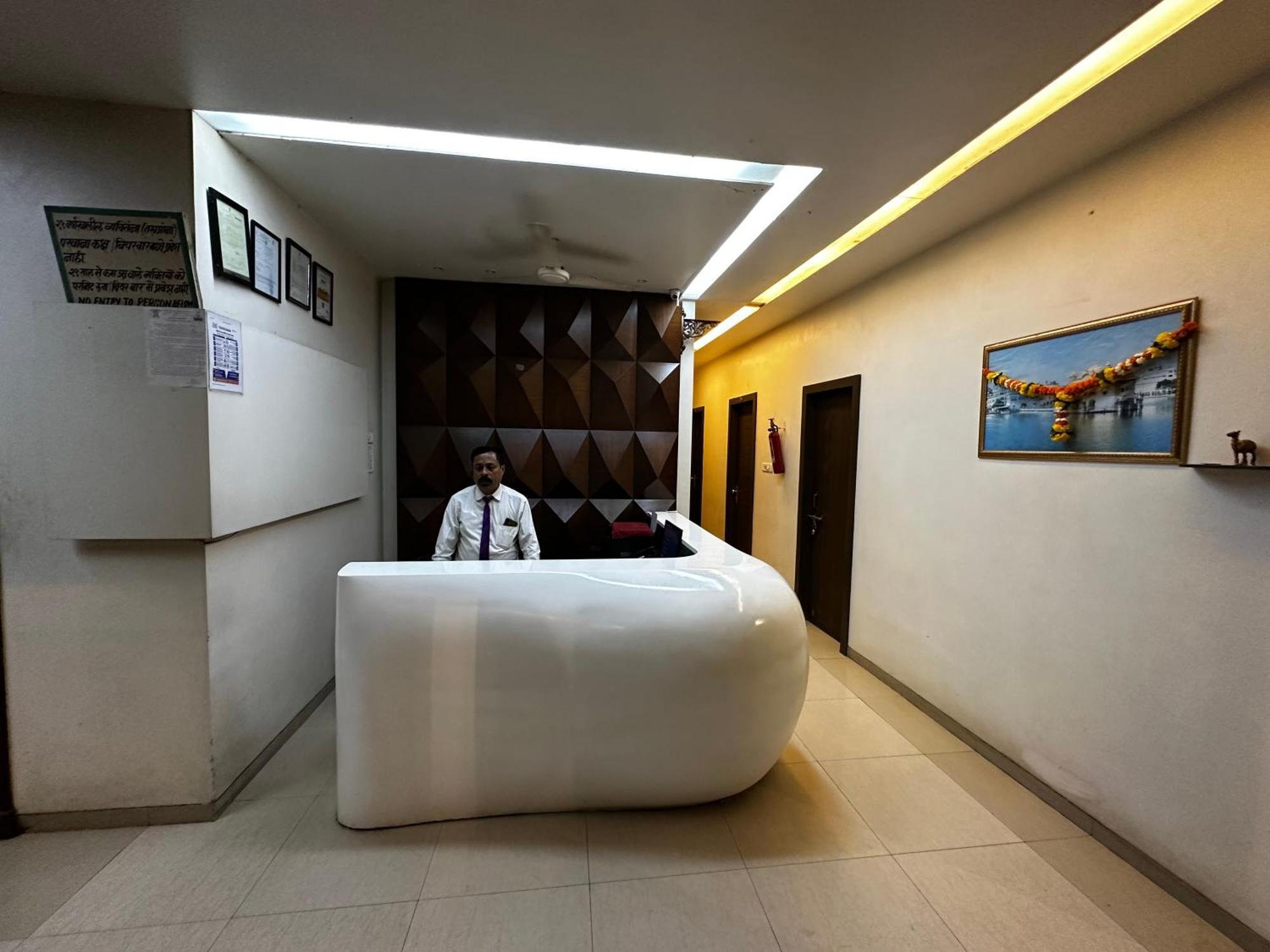 The Saffron Suites Sasupāda Exteriér fotografie