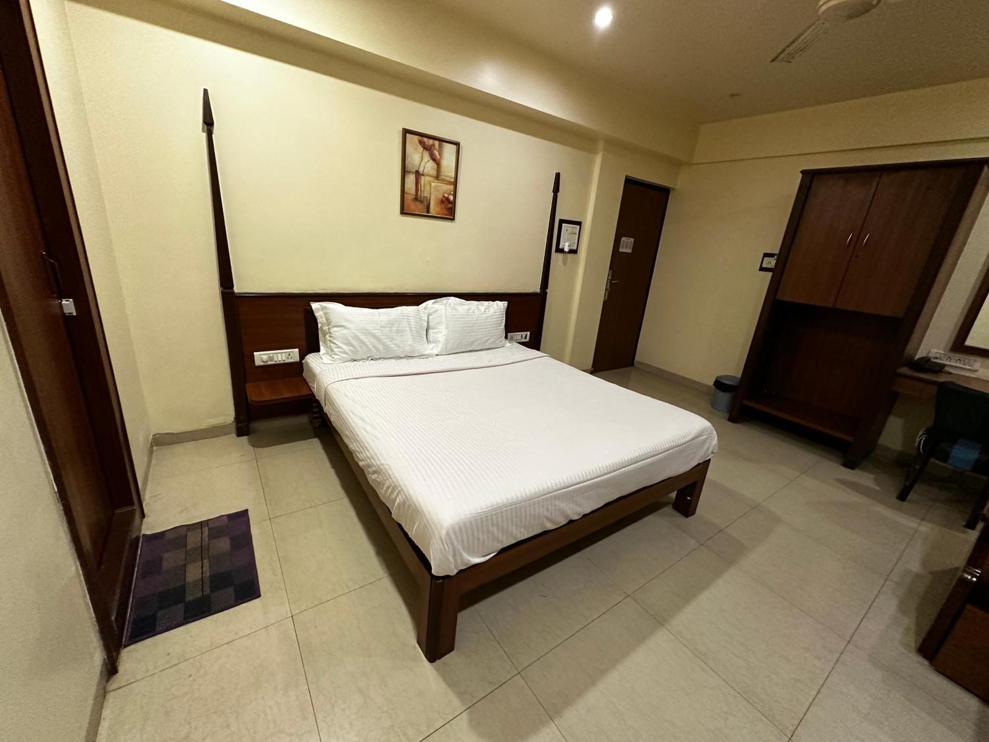 The Saffron Suites Sasupāda Exteriér fotografie